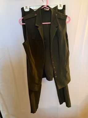 YES: Sleeveless Olive Button-Front Vest and Pants Set